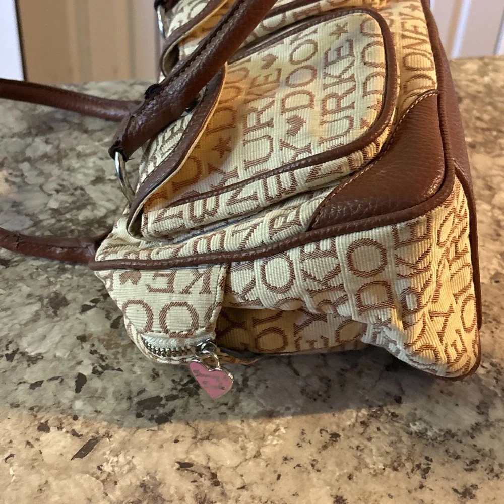Vintage Y2K Dooney And Bourke Brown Cream Leather Shoulder Double Handle Satchel